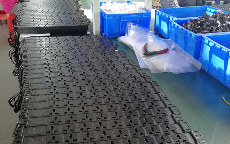 標準PDU插座8位萬用孔10A 1U 