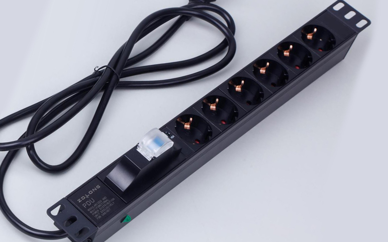 徳標(biāo)PDU 6位 帶電源指示燈 1P空開(kāi)